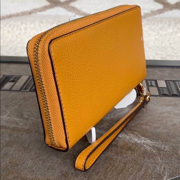 MICHAEL KORS JET SET TRAVEL LG FLAT MF PHN CASE - Picture 8 of 16